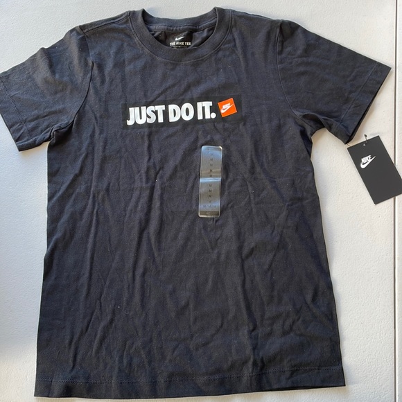 New Nike boys Tshirt size M with tags. - Picture 1 of 4
